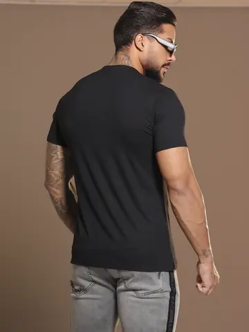 Camiseta Gola O Preta Confortável e Estilosa com Bordado Pit Bull Jeans