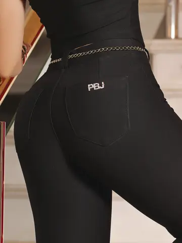 Calça Montaria Preta com Cinto de Correntes Pit Bull Jeans Modeladora e Confortável