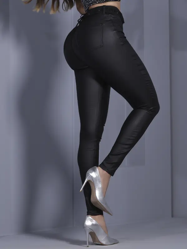 Calça Skinny Preta Modeladora e Sofisticada com Cinto Pit Bull Jeans