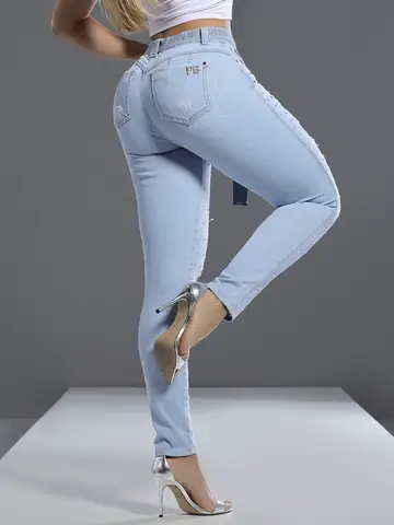 Calça Boyfriend Autêntica com Pedrarias e Cinto Personalizado Pit Bull Jeans