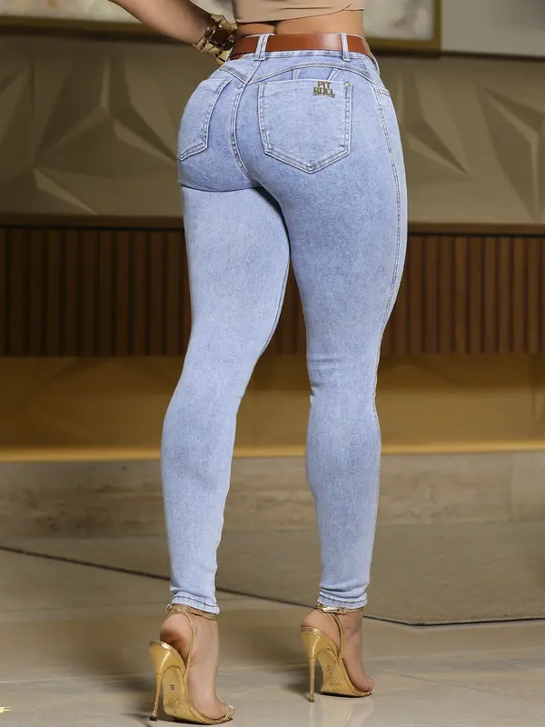 Calça Hot Pants Jeans com Cinto e Plaquinha Cristal Pit Bull Jeans