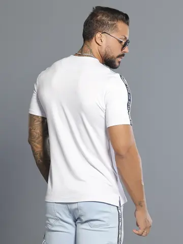 Camiseta Branca Masculina com Estampa em Relevo e Detalhe nos Ombros Pit Bull Jeans