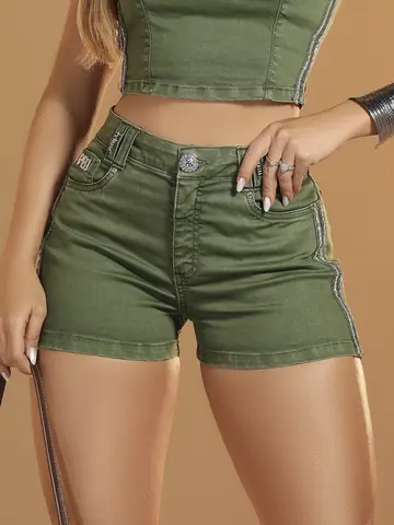 Short Hot Pants Verde Com Manta De Strass E Bolsos Funcionais Pit Bull Jeans