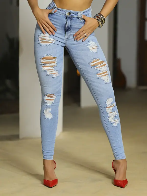 Calça Skinny Modeladora com Lavado Claro e Detalhes Navalhados Pit Bull Jeans