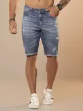 Bermuda Masculina Estilosa com Detalhes Puídos e Escrita Lateral Pit Bull Jeans