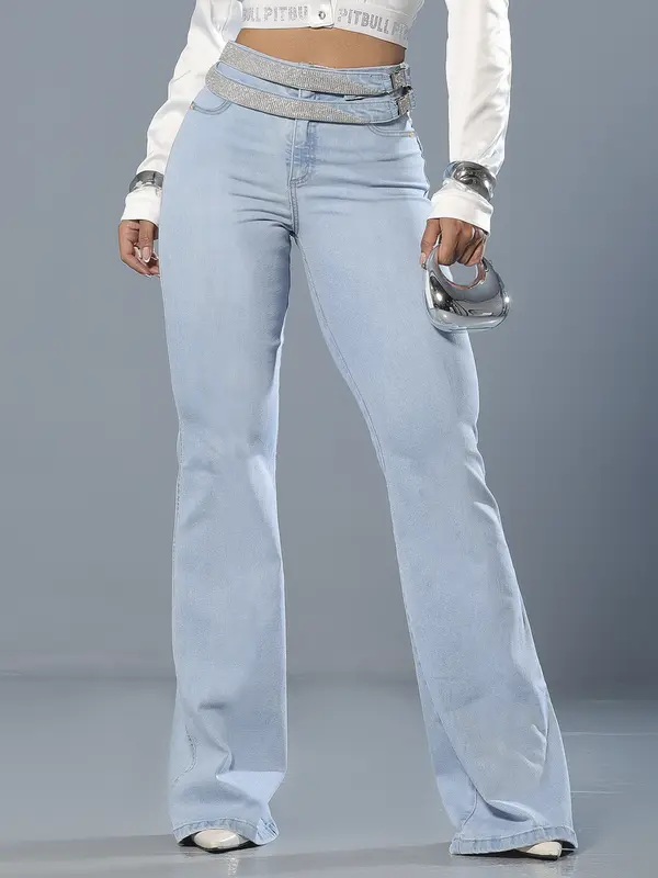 Calça Flare Sofisticada com Caimento Ajustado e Detalhes de Strass Pit Bull Jeans
