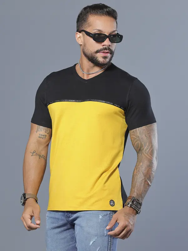 Camiseta Gola V Estilosa com Toque Esportivo Pit Bull Jeans