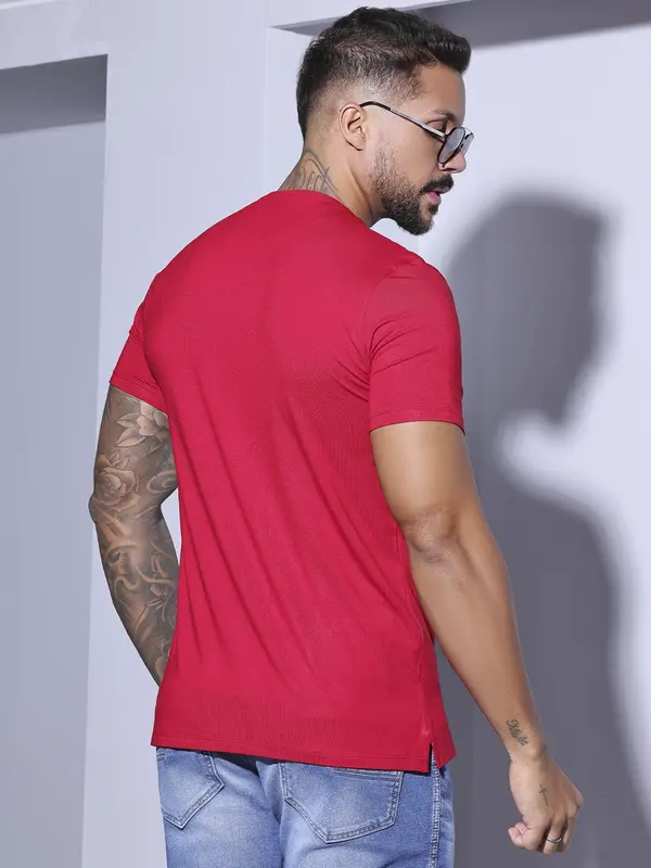 CAMISETA MASCULINA GOLA V COM LOGOMANIA PIT BULL JEANS SOFISTICADO