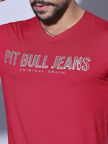 CAMISETA MASCULINA GOLA V COM LOGOMANIA PIT BULL JEANS SOFISTICADO