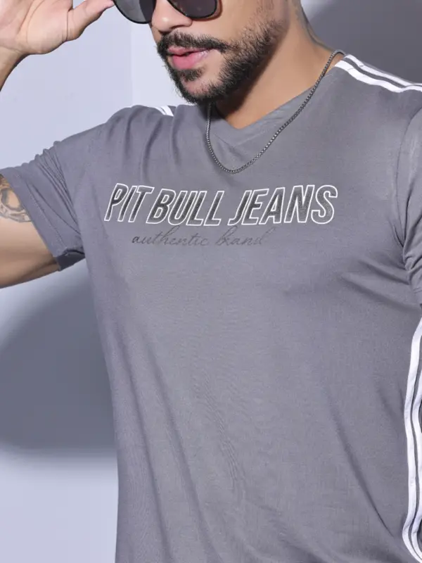 CAMISETA MASCULINA GRAFITE PIT BULL JEANS GOLA V ESTILO ATEMPORAL