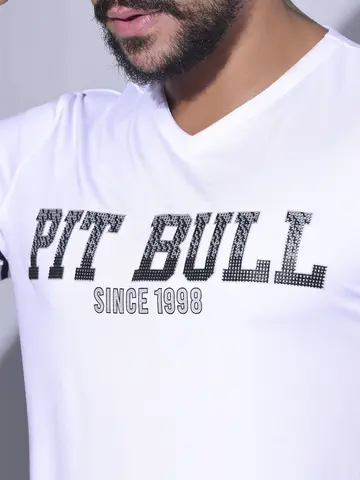 Camiseta Masculina Gola V Casual com Escrita Pit Bull Jeans Luxo