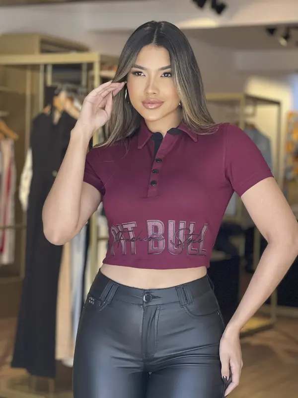 CROPPED POLO PIT BULL JEANS MODELAGEM SLIM E LOGOMANIA COM RELEVO