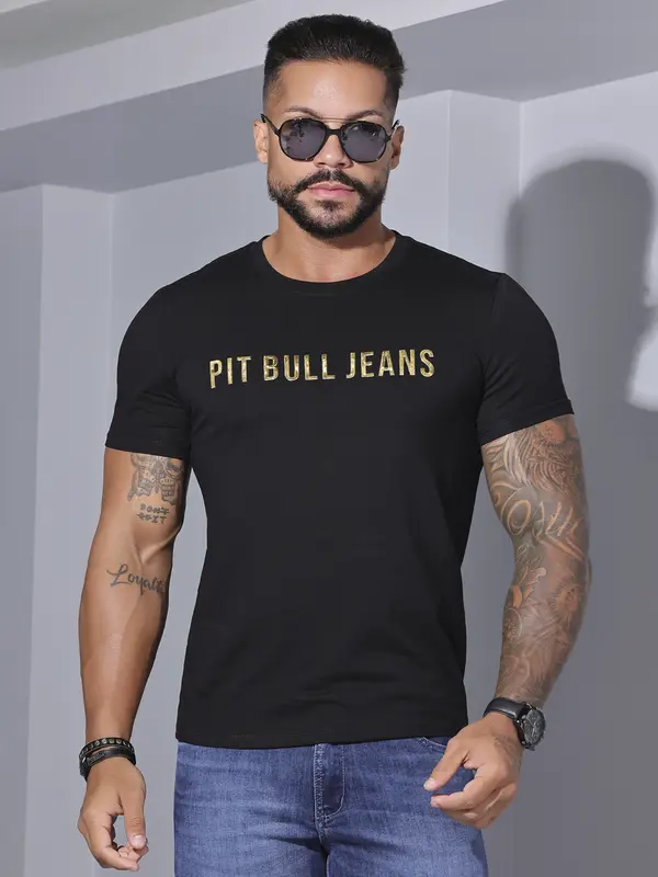 Camiseta Masculina com Logomania Pit Bull Jeans Casual e Estilosa
