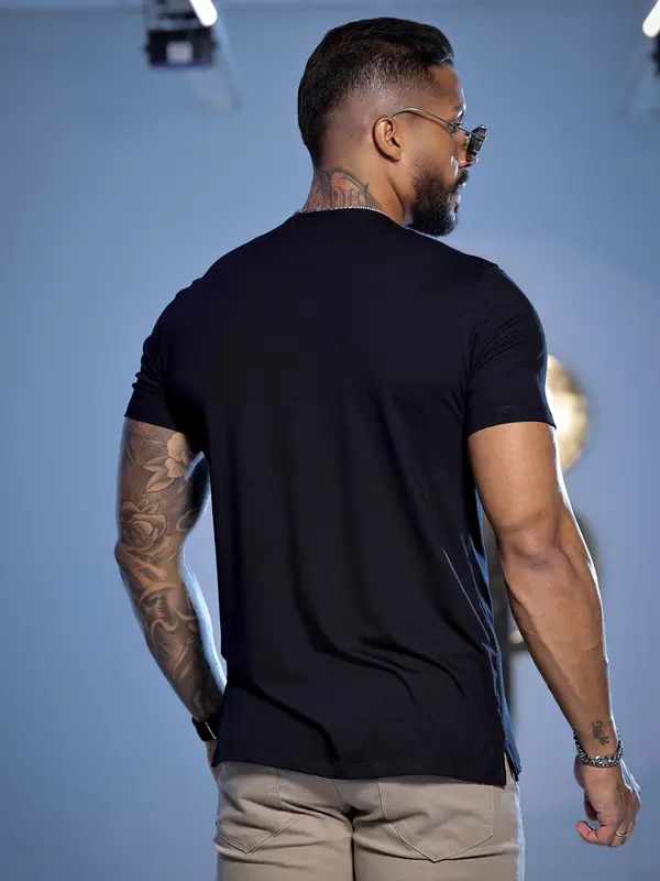 Camiseta Masculina Pit Bull Jeans Luxo com Estampa Estilosa e Autêntica