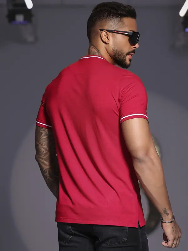 CAMISETA MASCULINA CASUAL PIT BULL VERMELHA AUTÊNTICA E VIBRANTE