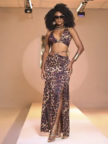 Vestido Longo Animal Print Onça com Fendas Laterais Pit Bull Jeans