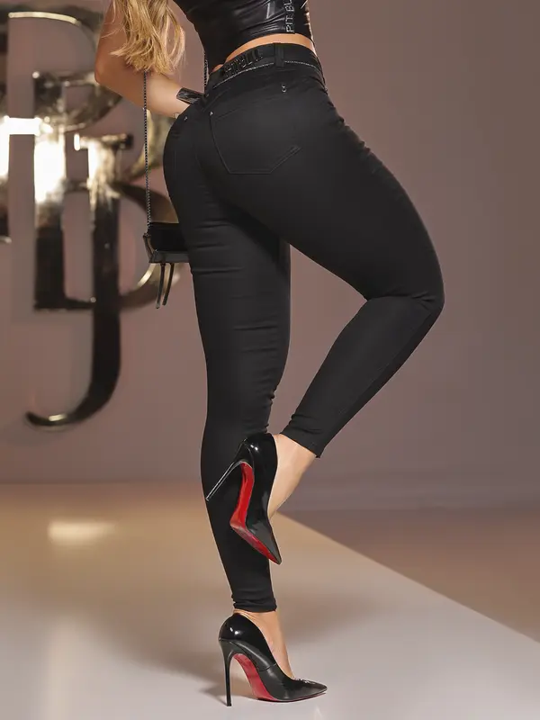 Calça Feminina Preta Estilosa Pit Bull Jeans Luxo com Modelagem Exclusiva