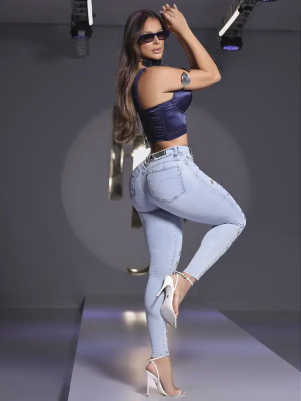 Calça Feminina Pit Bull Jeans Luxo Conceito Cintura Alta com Ilhós Modernos