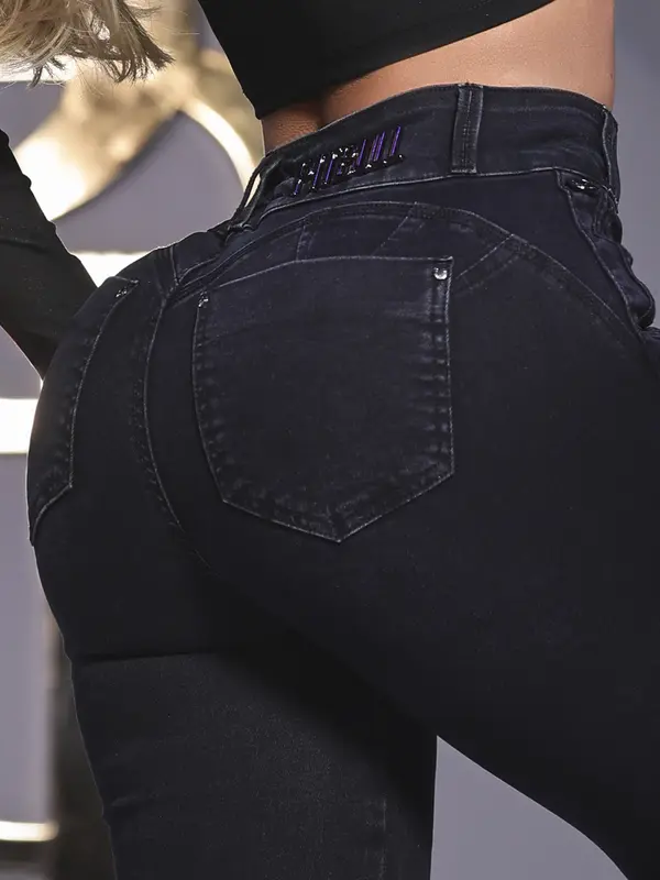 CALÇA FEMININA PIT BULL JEANS COM BOTÕES LATERAIS E CAIMENTO IRRESISTÍVEL