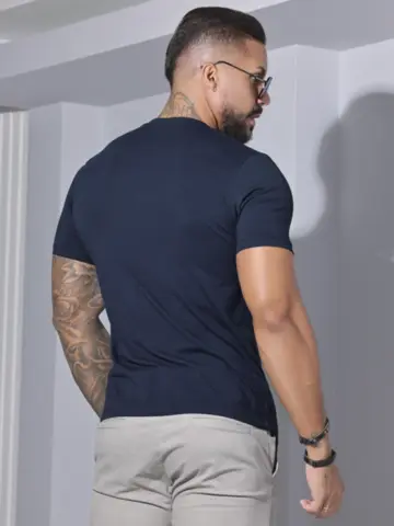 Camiseta Masculina Gola O Pit Bull Jeans Casual e Sofisticada
