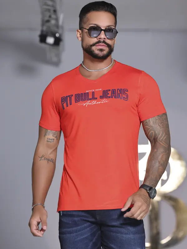 Camiseta Masculina Laranja Gola V Logomania Pit Bull Jeans