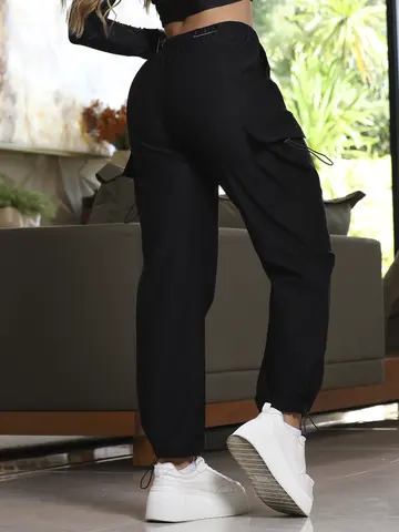 Calça Parachutes Empório Pit Bull Modelagem Versátil com Bolsos Cargo