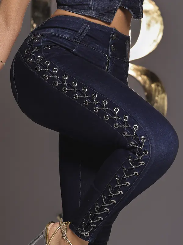 Calça Cintura Alta Conceito Pit Bull Jeans Luxo com Detalhes de Ilhós