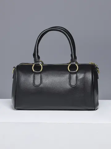 Bolsa Bowling com Ferragens Douradas e Design Marcante