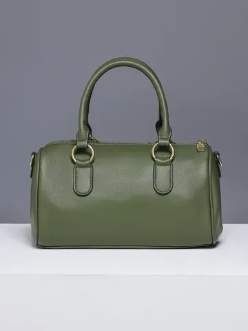 Bolsa Bowling com Ferragens Douradas e Design Marcante