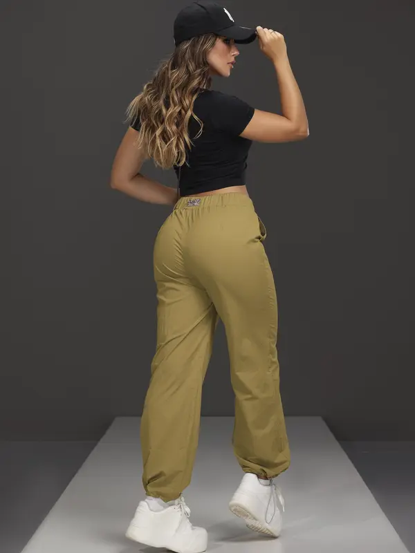 Calça Parachute Empório Pit Bull Streetwear com Detalhe em Corrente