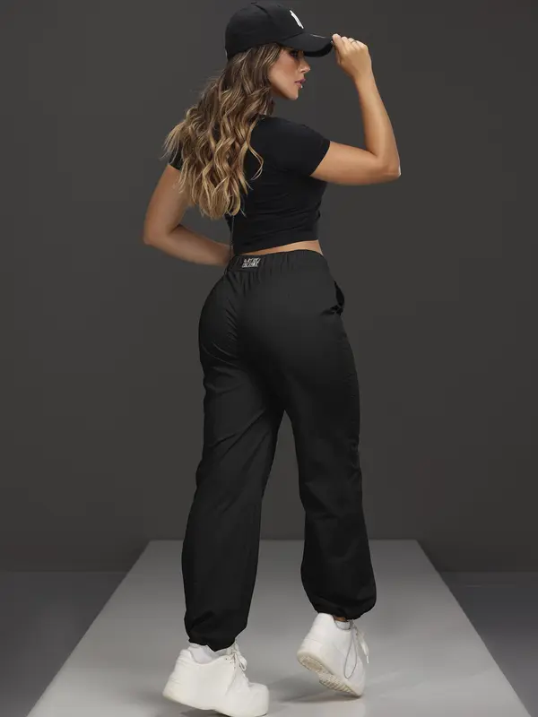Calça Parachute Empório Pit Bull Streetwear com Detalhe em Corrente