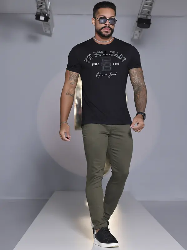 Calça Masculina Slim com Detalhe em Bordado no Cós Pit Bull Jeans