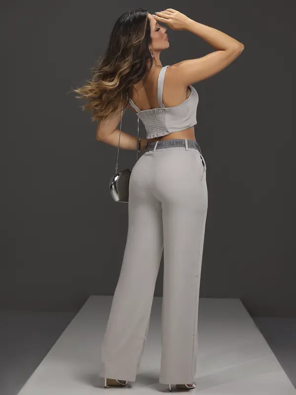 Conjunto Calça com Cinto e Cropped Empório Pit Bull Charmoso e Refinado