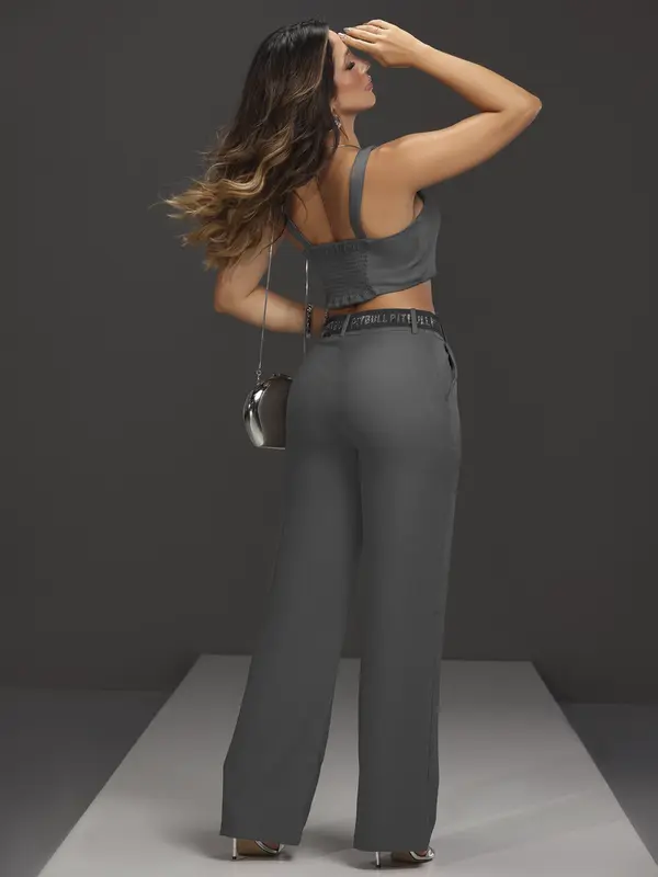 Conjunto Calça com Cinto e Cropped Empório Pit Bull Charmoso e Refinado