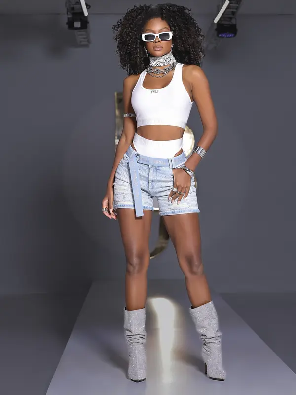 Bermuda Feminina com Cinto Cristal e Lavagem Clara Pit Bull Jeans Luxo
