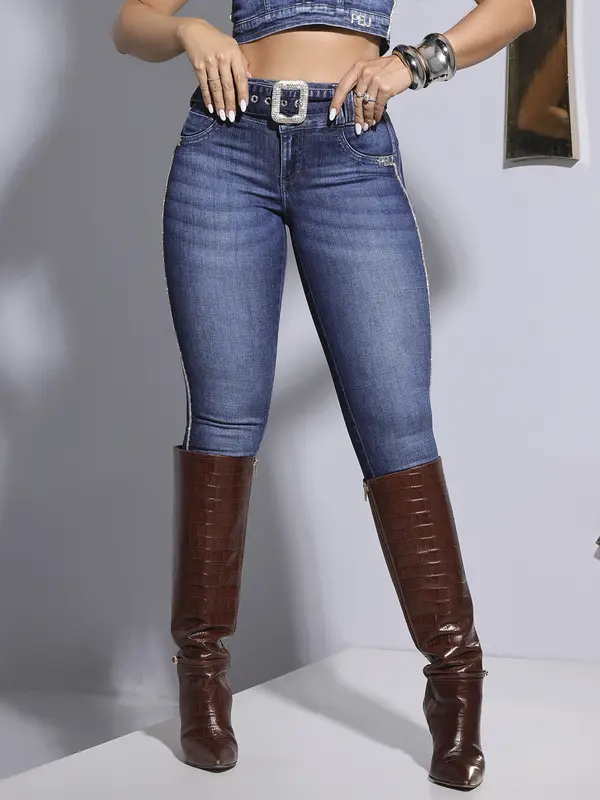 Calça Skinny Refinada Pit Bull Jeans que Realça Curvas e Cinto Elegante