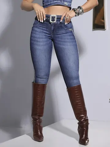 Calça Skinny Refinada Pit Bull Jeans que Realça Curvas e Cinto Elegante