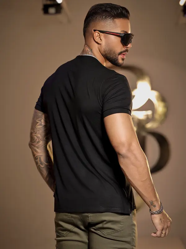 Camiseta Gola O Logomania Pit Bull Jeans Luxo com Aplicações em Brilho