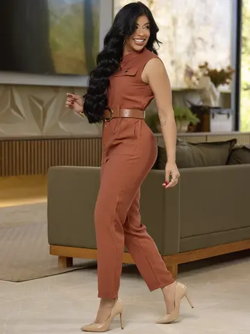 Macacão Refinado Empório Pit Bull com Cinto e Modelagem Ajustada