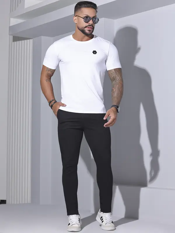 Camiseta Gola O Elegante e Versátil Pit Bull Jeans