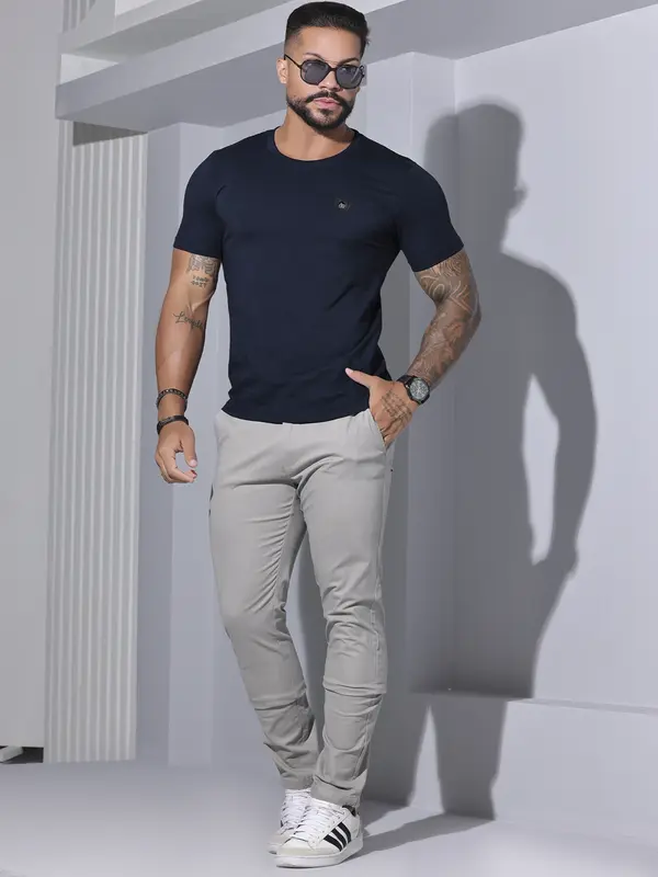 Camiseta Gola O Elegante e Versátil Pit Bull Jeans