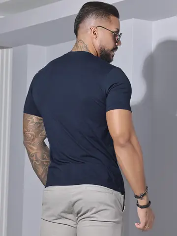 Camiseta Gola O Elegante e Versátil Pit Bull Jeans
