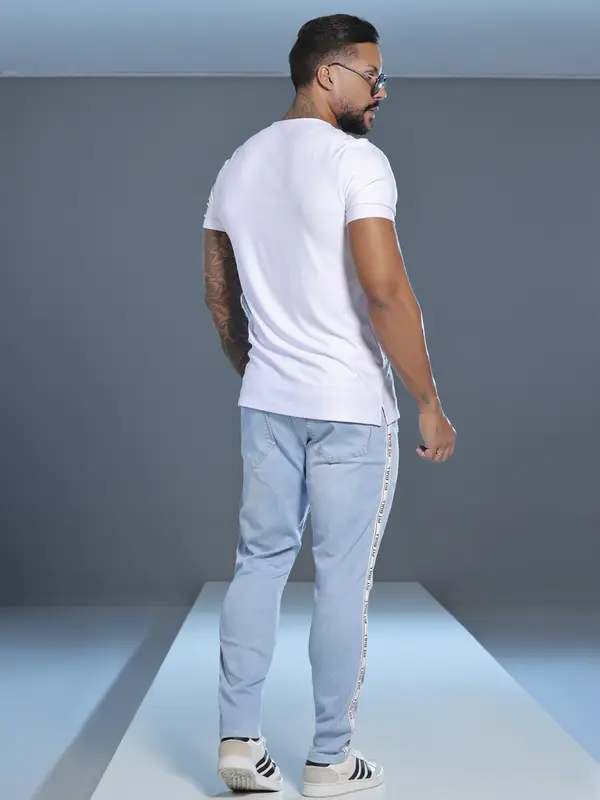 Camiseta Gola O com Relevo em Foil Pit Bull Jeans Autêntica