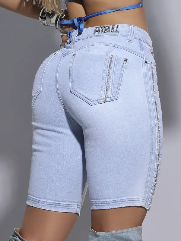Bermuda Ciclista Feminina com Corrente de Strass na Lateral Pit Bull Jeans