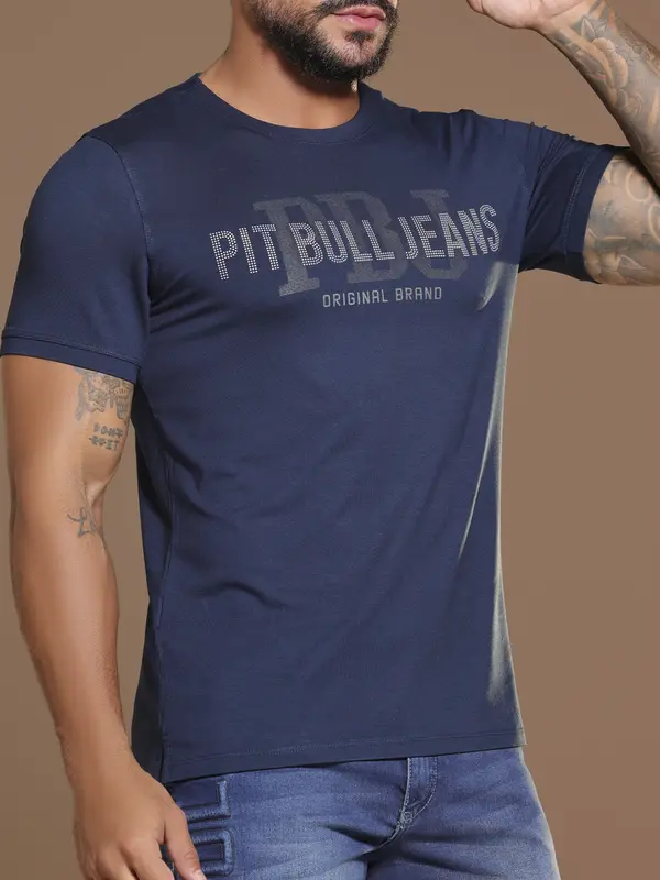 Camiseta Gola O Sofisticada com Logomania Metalizada Pit Bull Jeans