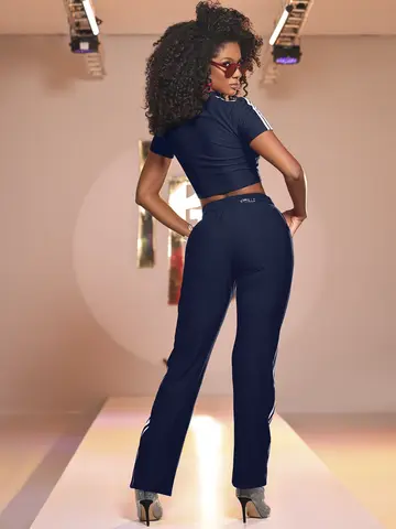 Cropped Fashion e Estiloso com Estampa em Relevo Pit Bull Jeans