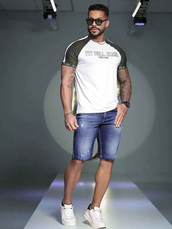 Camiseta Masculina Autêntica e Sofisticada com Logomania Pit Bull Jeans