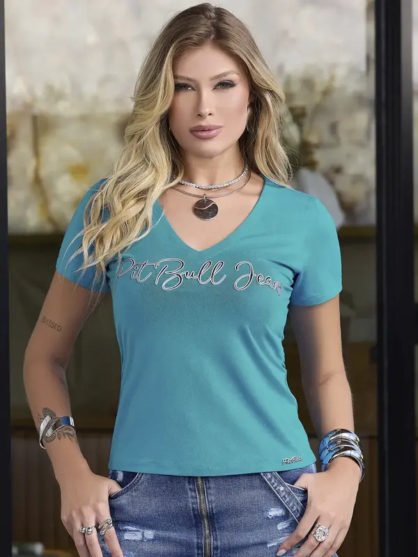 T-Shirt Gola V Sofisticada e Confortável com Logomania Pit Bull Luxo