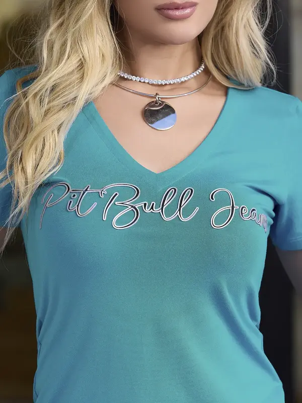 T-Shirt Gola V Sofisticada e Confortável com Logomania Pit Bull Luxo
