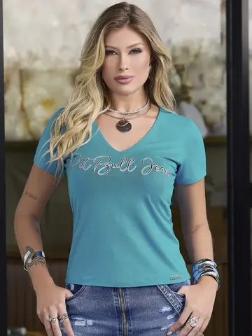 T-Shirt Gola V Sofisticada e Confortável com Logomania Pit Bull Luxo